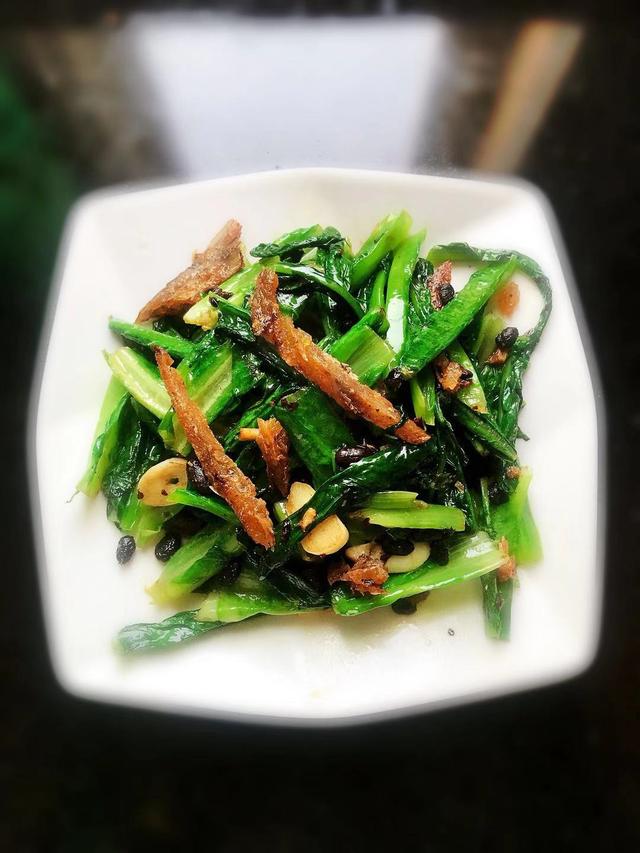 豆豉鯪魚油麥菜最好吃的做法（一定要收藏的豆豉鯪魚炒油麥菜做法）(6)