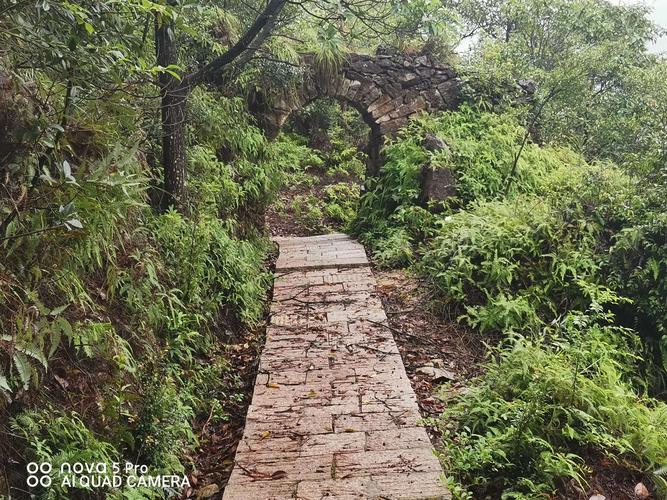 4、龍船灣景區，鳳凰寨